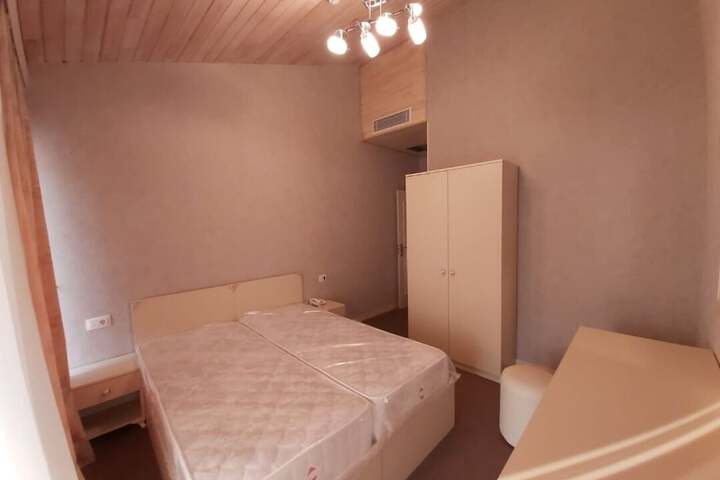 Room 6 of 19