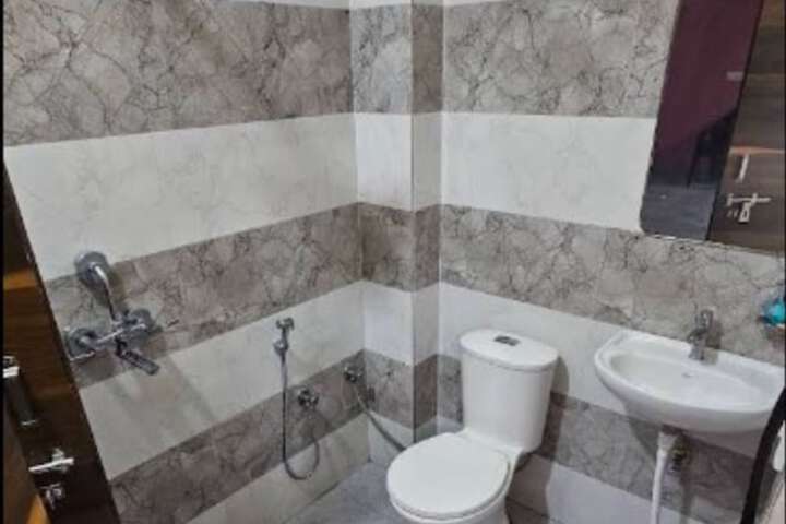 Room 7 of 11