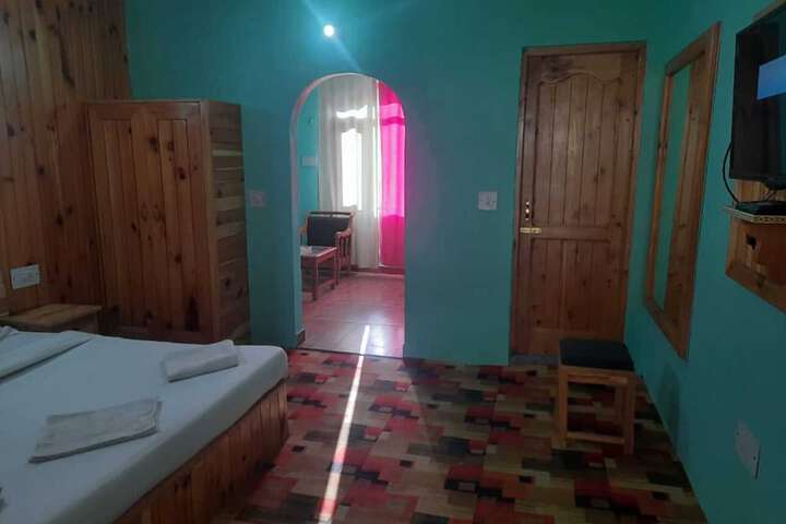 Room 9 of 20