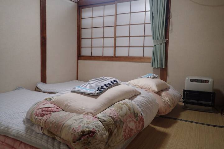 Room 5 of 12