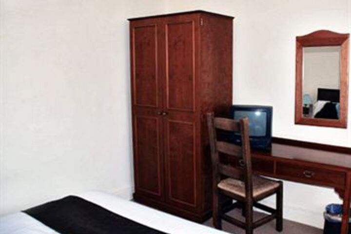 Room 12 of 16