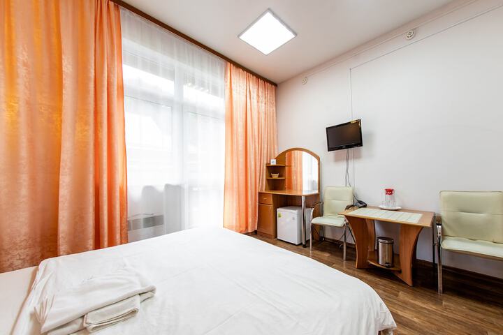 Room 10 of 33