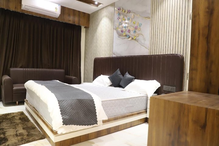 Room 3 of 35