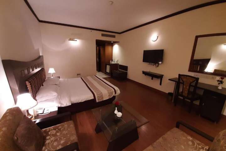 Room 9 of 34