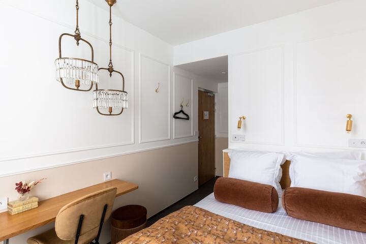 Room 27 of 42