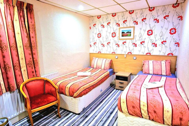 Room 28 of 63
