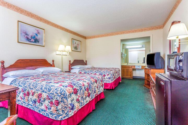 1 King Bed Accessible (8 of 9)