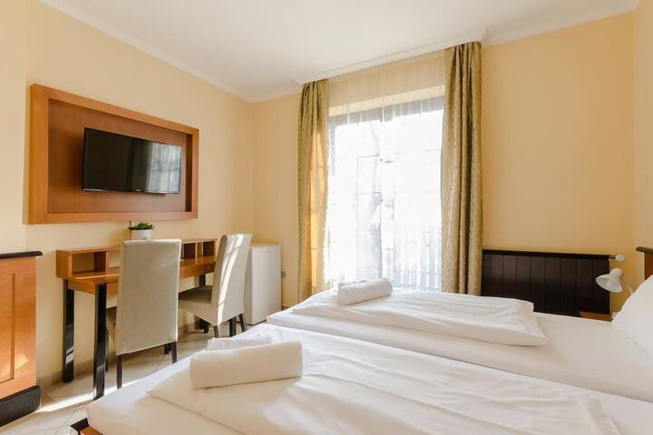 Room 9 of 40