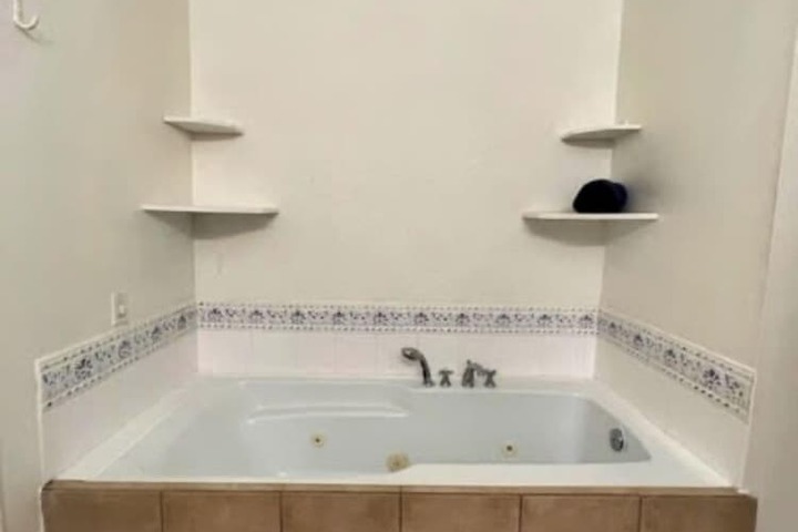 Room 52 of 69