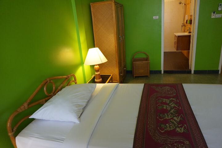 Room 16 of 77