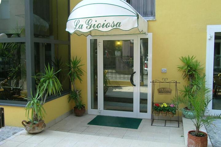 Hotel 60 of 61