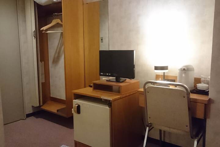 Room 11 of 20