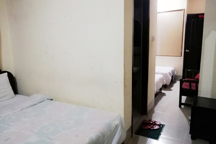 Room 12 of 25