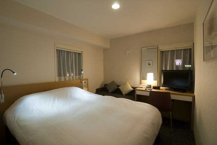 Room 7 of 48