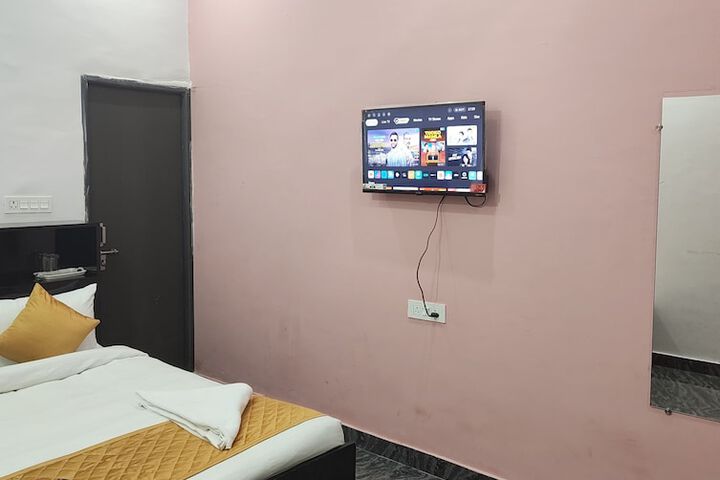 Room 11 of 15