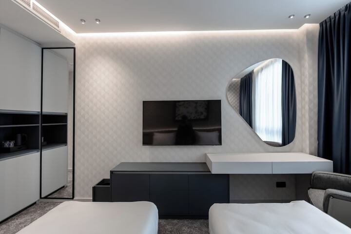 Room 2 of 31