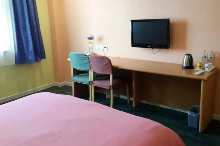 Room 6 of 11