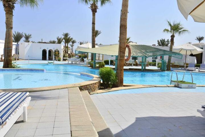 Pool 7 of 15