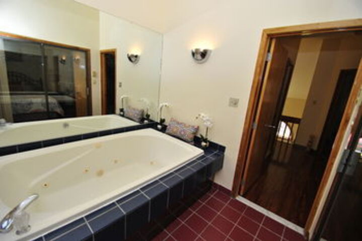 Room 4 of 25