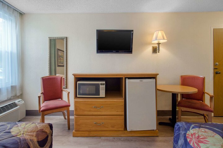 2 Double Beds (4 of 10)