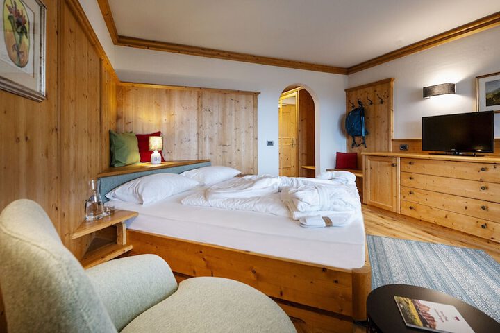 Room 3 of 38