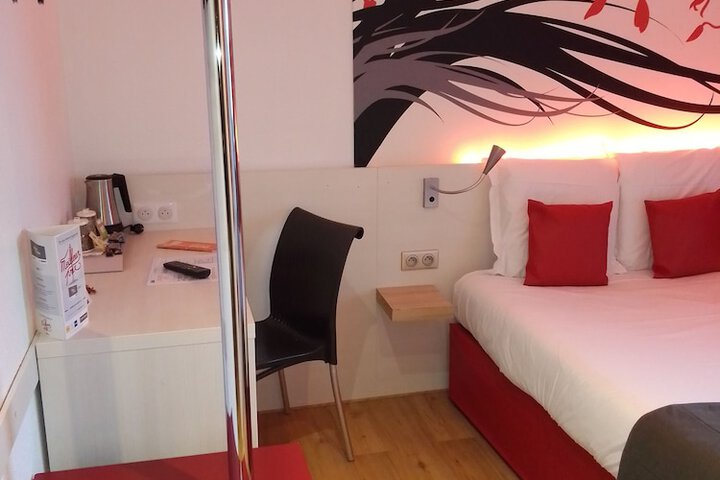 Room 5 of 127