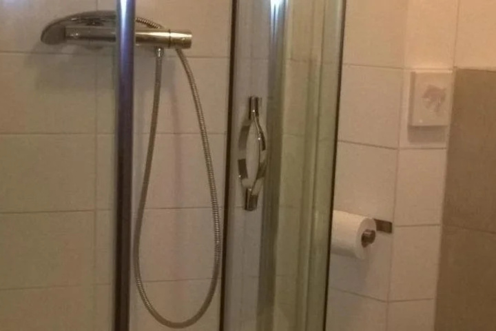 Room 8 of 19
