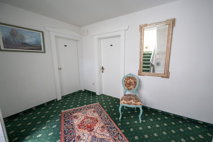 Ballroom/Hall 44 of 56