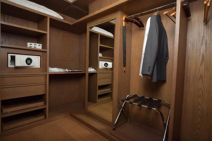 Room 21 of 47
