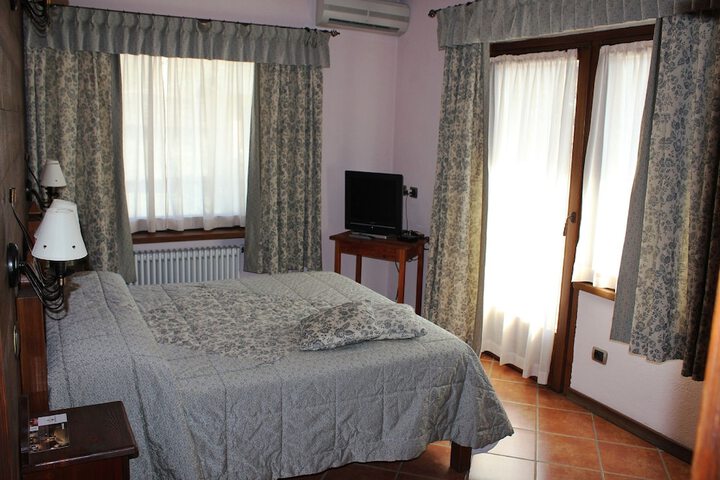 Room 14 of 28