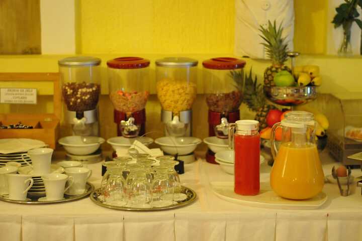Breakfast/Coffee Service 17 of 27