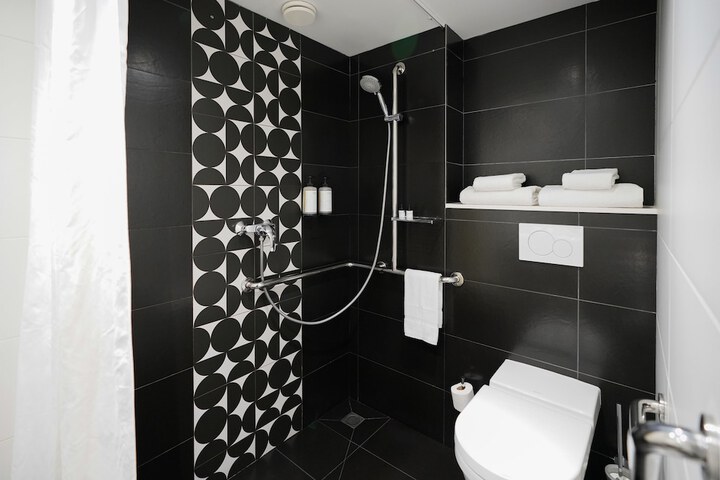 Room 52 of 63