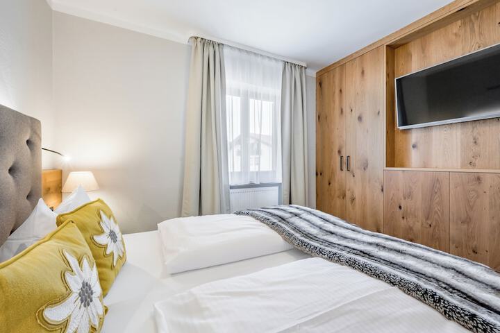 Room 53 of 180