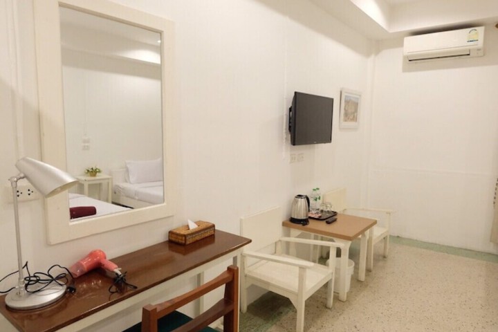 Room 17 of 32