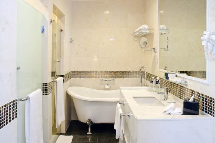 Room 70 of 98