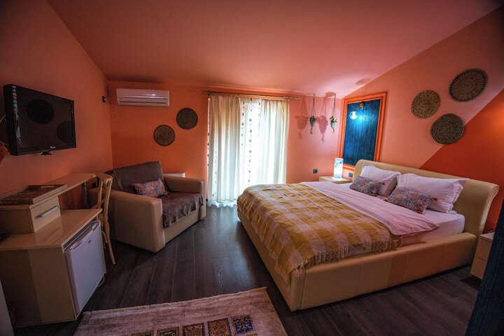 Room 4 of 37