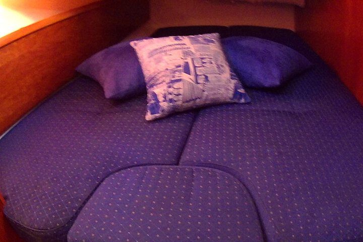 Room 8 of 33