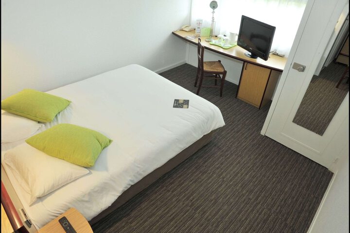Room 10 of 31