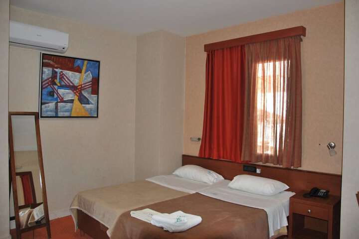 Room 13 of 36