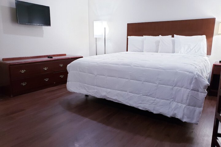 Single Room 1 King Bed (8 of 12)