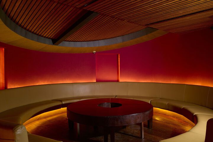 Lounge 26 of 33