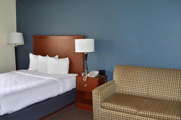 1 Queen Bed Accessible Room (7 of 9)