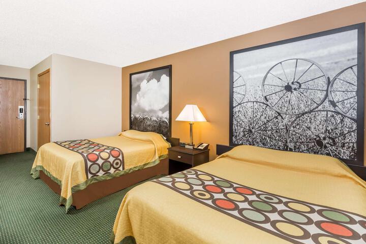 1 Queen Bed (7 of 12)