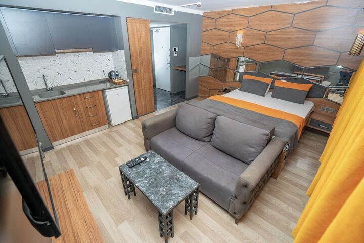 Room 4 of 13