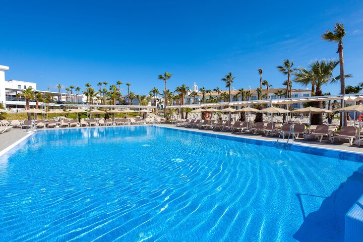 Hotel with Pool