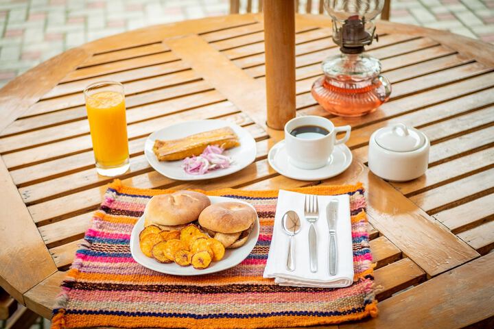 Breakfast/Coffee Service 85 of 134