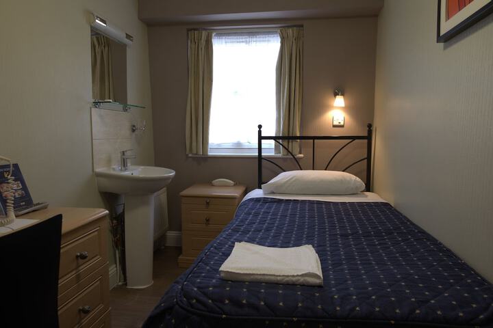 Room 38 of 121