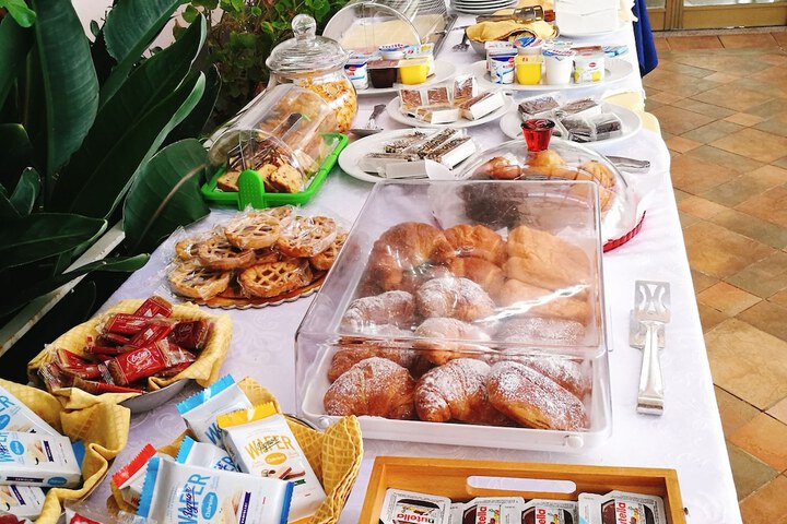 Breakfast/Coffee Service 147 of 204