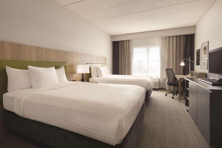2 Queen Beds (1 of 5)