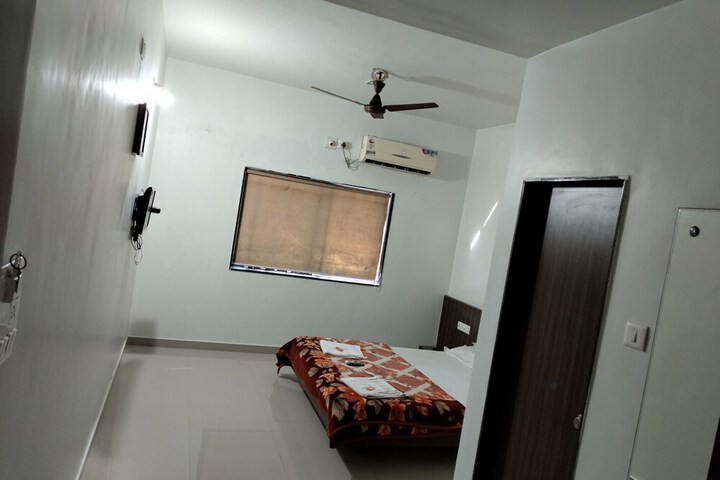 Room 7 of 17